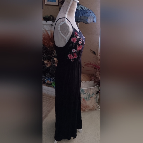 Kelly Renee ~ Black Floral Embroidered Maxi Dress NWOT (SP) - Picture 7 of 11